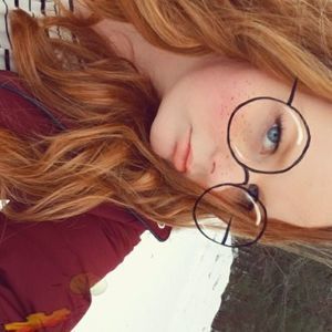 Meet your Posher, Caitlin